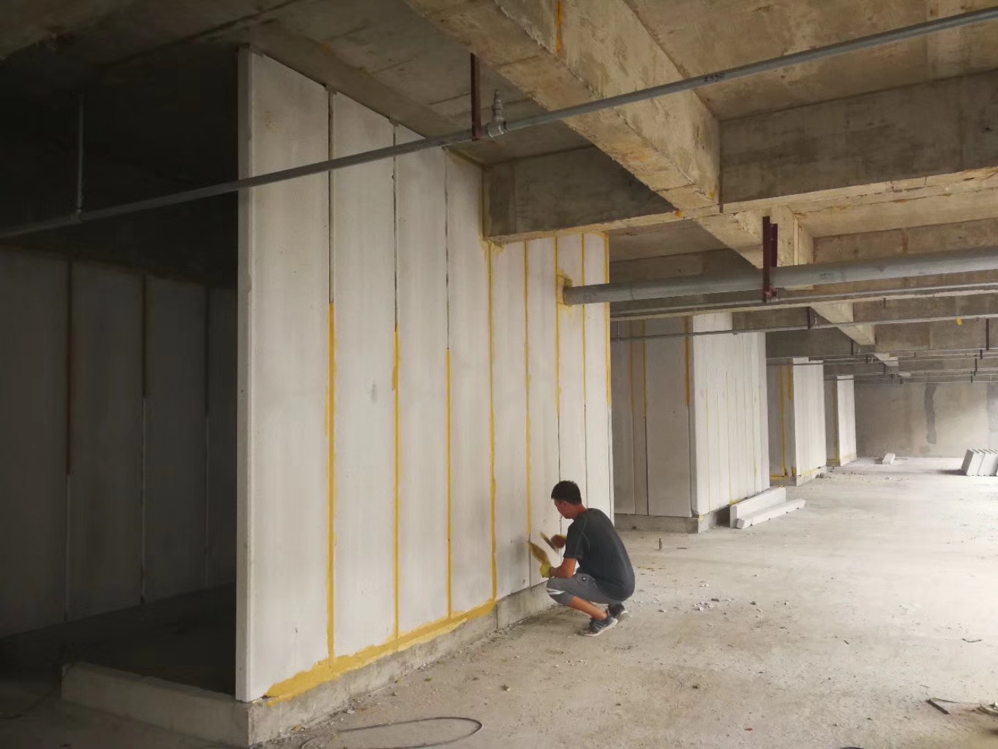 西城无机发泡轻骨料混凝土隔墙板施工技术性能研究